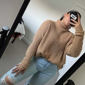 Beautiful tan sweater perfect for fall🍁